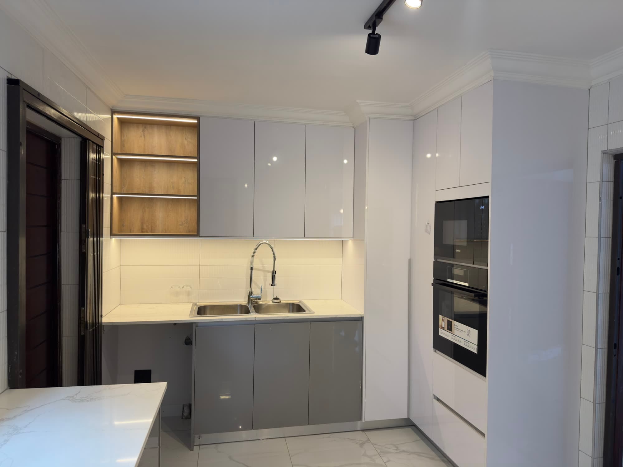 Grey gloss kitchen, open wood shelving
